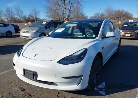 2022 Tesla Model 3 Long Range Dual Motor All-Wheel Drive z USA, uszkodzony, nr VIN 5YJ3E1EB7NF335103